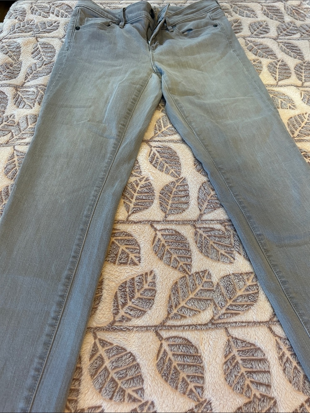 Women’s size 4 LOFT Slate Gray Skinny Jeans